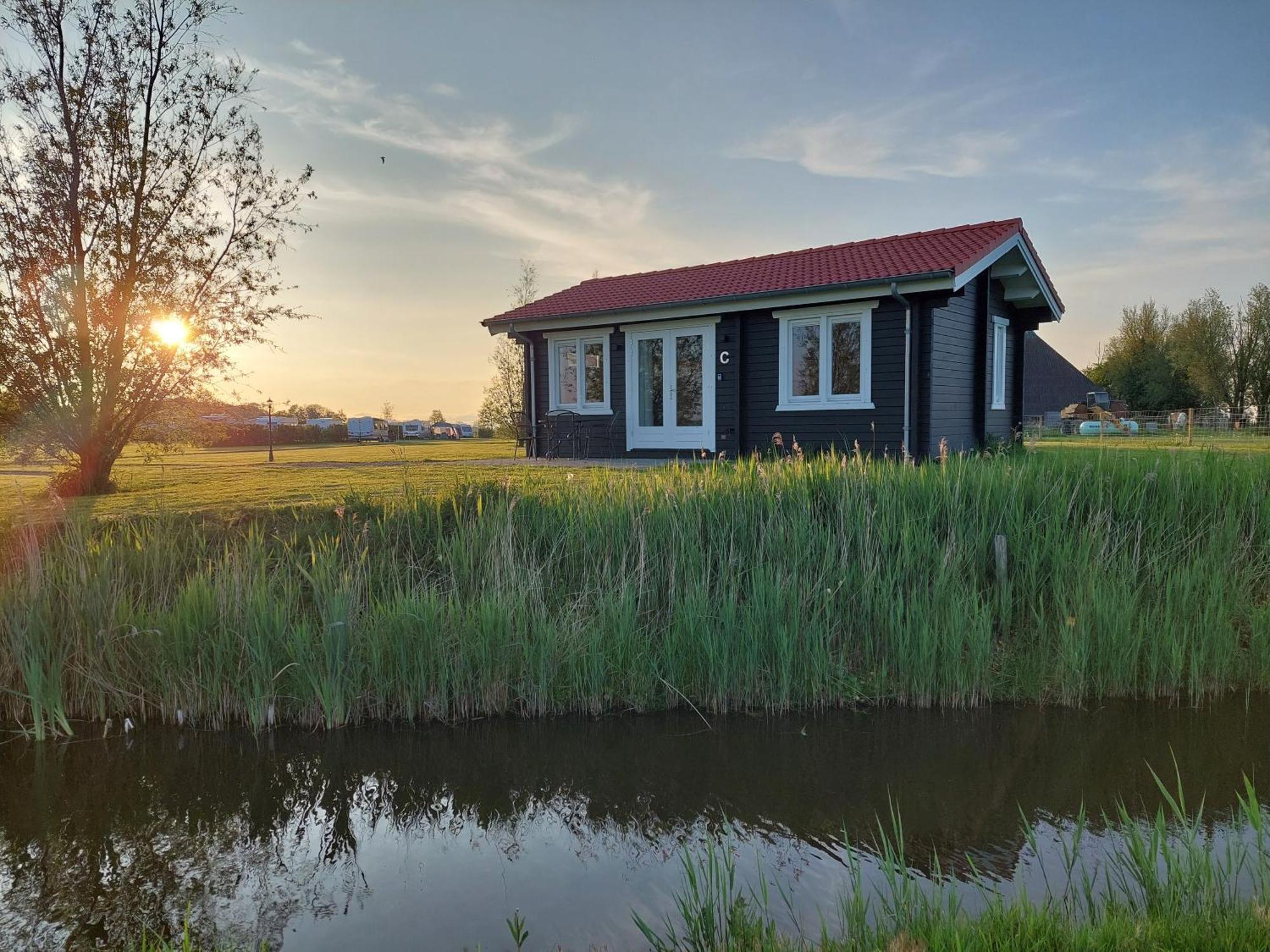 Vakantiehuisje Vlakbij Leeuwarden, Swichumer Pleats Extérieur photo